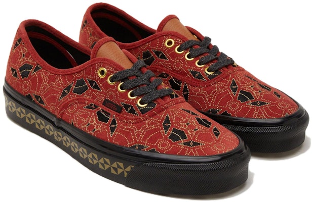 반스 x 사이즈? 블랙 레드 오센틱 (Vans x size? Black Red Authentic) VN0A7Q5C968 Lookbook 반스 x 사이즈? 블랙 레드 오센틱 (Vans x size? Black Red Authentic) VN0A7Q5C968