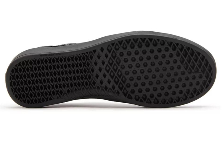 Shop Vans Berle 'Hitam Triple' VN0A5JIJ9BK