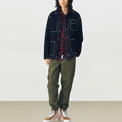 Vans 黑色工作外套搭配紅唇領口設計 VN0A3WF1Z4A Shop Vans 黑色工作外套搭配紅唇領口設計 VN0A3WF1Z4A