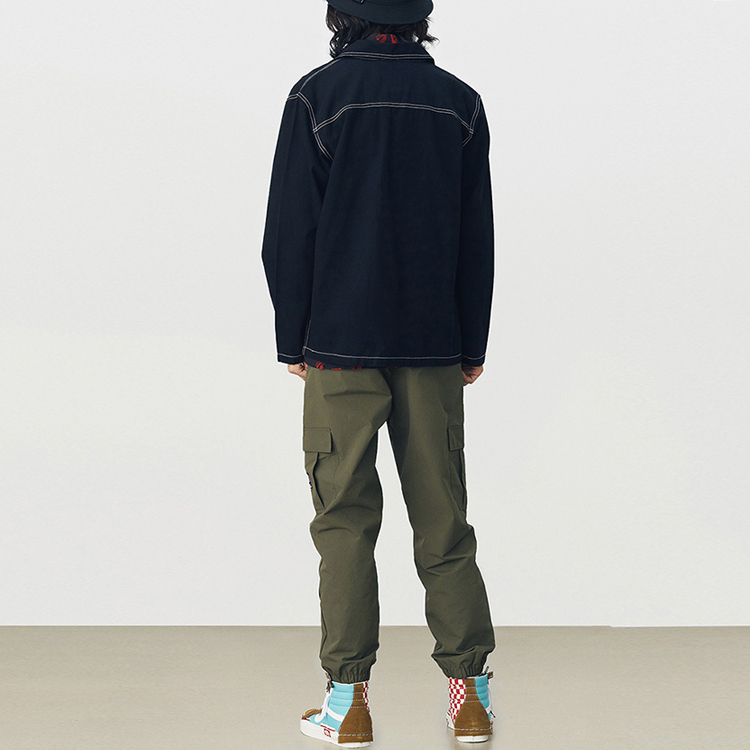 Purchase Vans 黑色工作外套搭配紅唇領口設計 VN0A3WF1Z4A