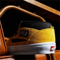 Vans Bruce Lee x Half Cab 'Kuning Hitam' VN0A5FCDY23(S-BOX) Sizing Vans Bruce Lee x Half Cab 'Kuning Hitam' VN0A5FCDY23(S-BOX)
