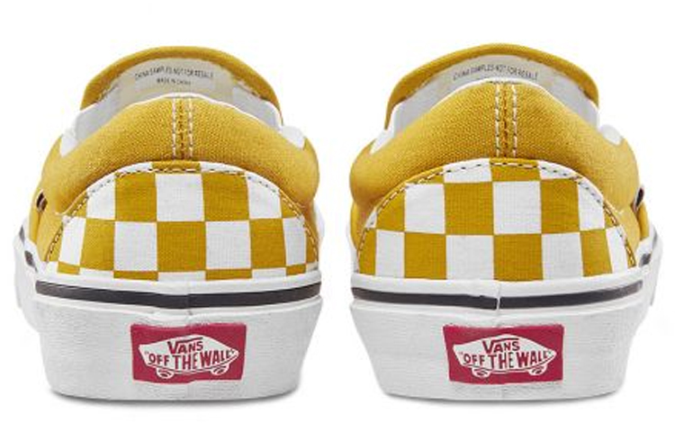 Shop Vans Classic 一腳蹬 棋盤格 低筒 滑板鞋 男女同款 黃白