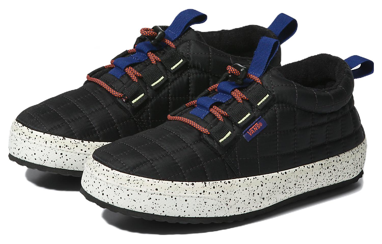 Lookbook Vans Chukka 'Hitam Putih Biru' VN0A5KQWBML