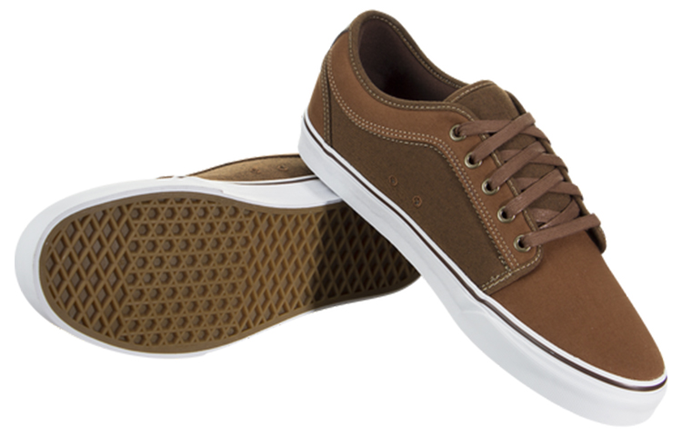 Shop Vans Chukka Low '猎犬' VN0A38CGQ2W