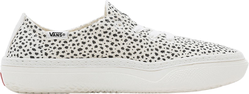 Vans Circle Vee 'Haiwan Marshmallow Hitam' VN0A4BWLKIG Buy Vans Circle Vee 'Haiwan Marshmallow Hitam' VN0A4BWLKIG