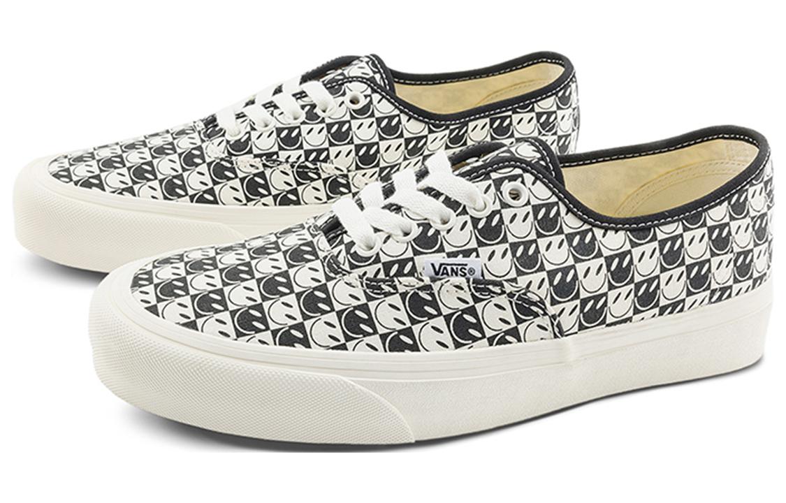 Order Kasut Vans Classic Checkerboard Slip-On 'Hitam Putih' VN000BVWKIG