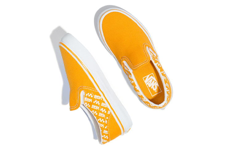 Lookbook Vans Classic Slip-On - Boys (Logo Ulang) Kuning Kadmium VN0A4BUTWL3