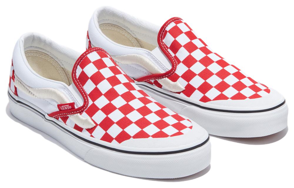Order Vans Classic Slip-On 138 'Garis Samping - Kotak Merah' VN000BW39Y1