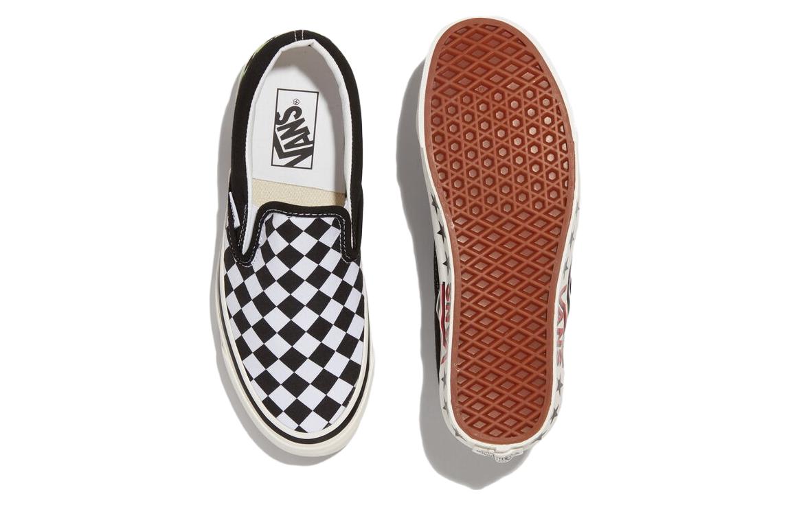 Shop Vans クラシックスリッポン98 DX (黒/白) VN0A7Q58BZW