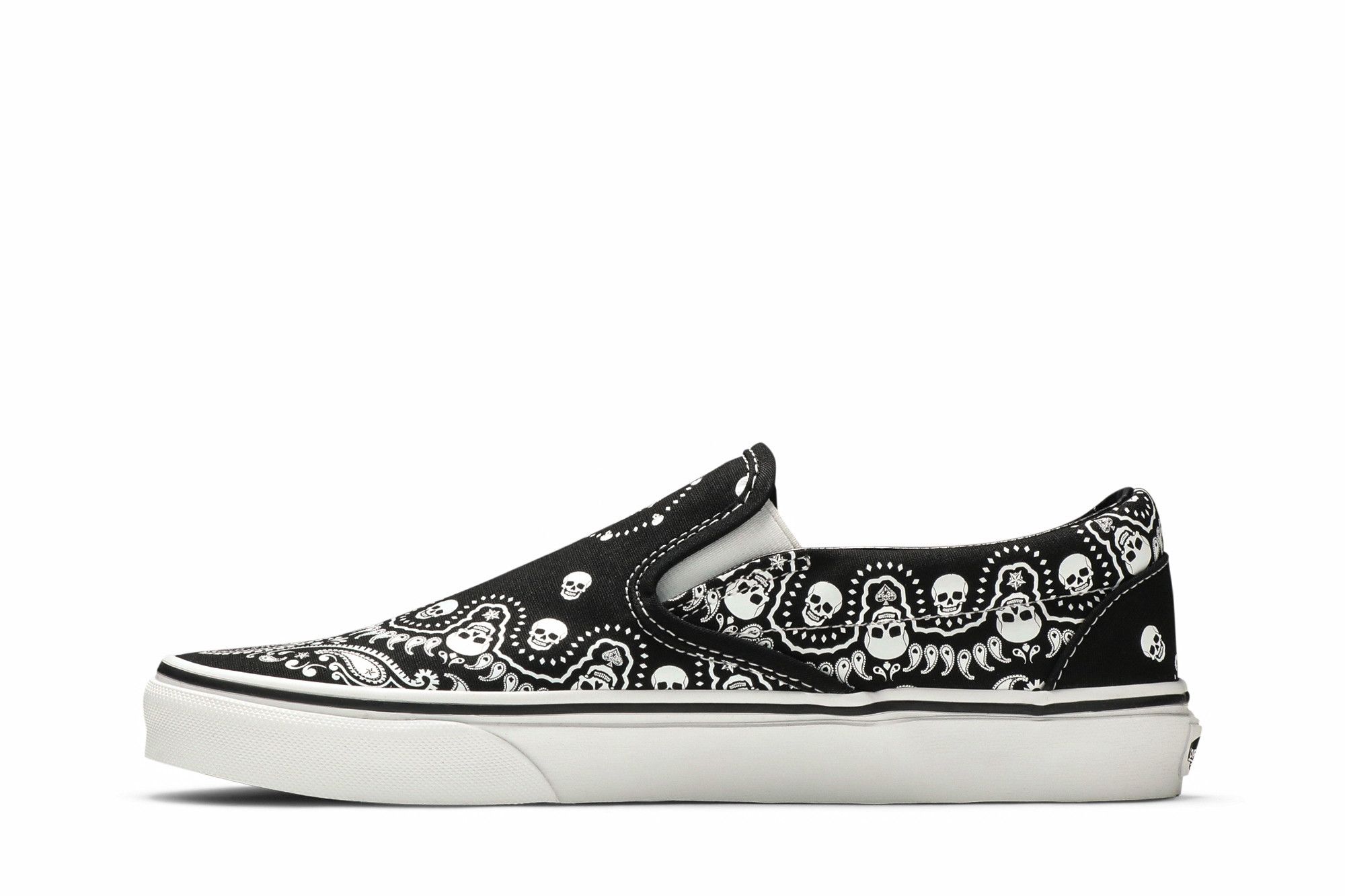 Shop Vans 經典無帶帆布鞋 'Bandana - 黑色' VN0A33TBD9S