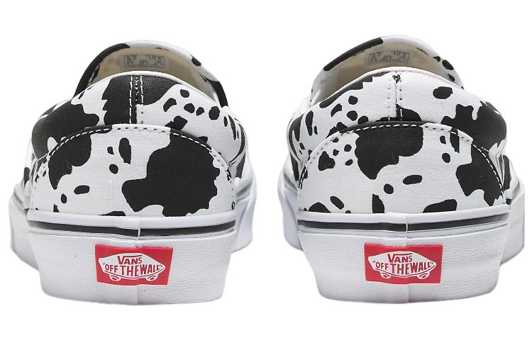 Shop Vans Slip-On Klasik 'Corak Lembu' VN0A3VC0497