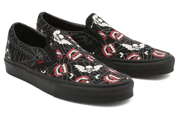 Lookbook Vans Classic Slip-On 'Glow Frights' Edisi Hantu Bersinar VN000XG88MG