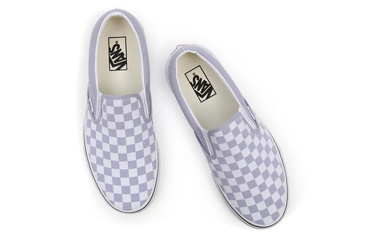 Shop Vans 经典套脚鞋 '悠然薰衣草棋盘格' VN000XG8ARV