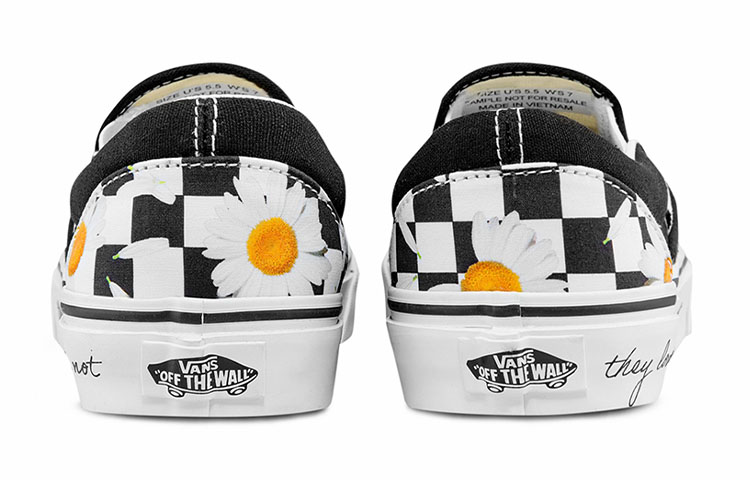 Details for Vans 经典一脚蹬 '爱我, 不爱我' VN0A5JMHB0B