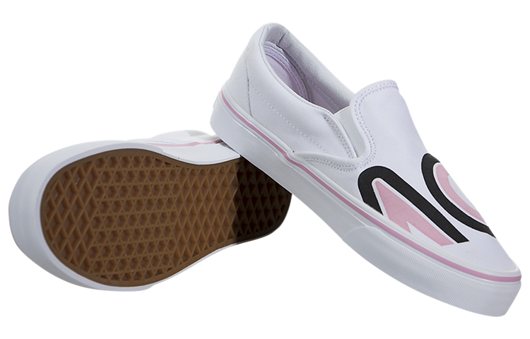 Shop Vans 经典无带帆布鞋 'OMG' VN0A38F7MUR