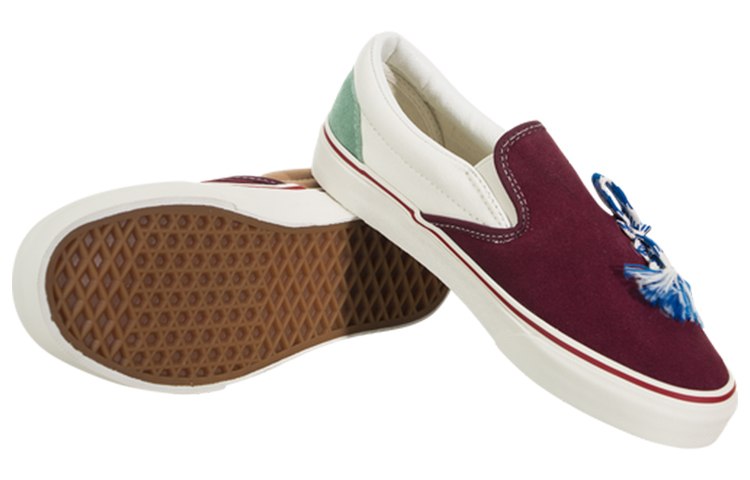 Shop Vans Klasik Slip-On &#x27;Merah Biru&#x27; VN0A4BV3V8W