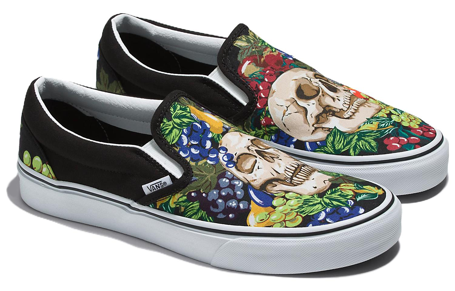 Lookbook Vans Classic Slip-On Buah Skull 'Hitam Multi' VN0A7Q5DY28