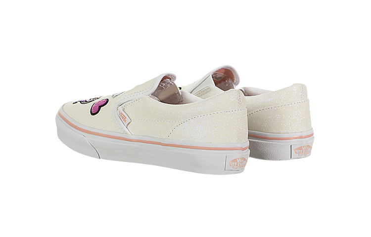 Lookbook Vans Classic Slip-On Sepatu Santai Skateboard Putih Minimalis Low Tops VN0A4BUTT3V