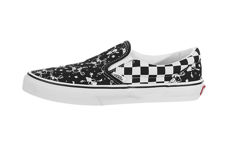 Buy Zapatillas Vans Classic Slip-On Negras/Blancas. VN0A4BUTTYZ