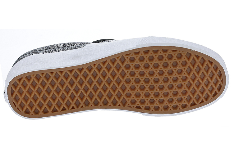 Shop Vans Classic Slip-On Kasut Skateboard Kasual Ringan dan Selesa Kelabu VN0004MPJQY