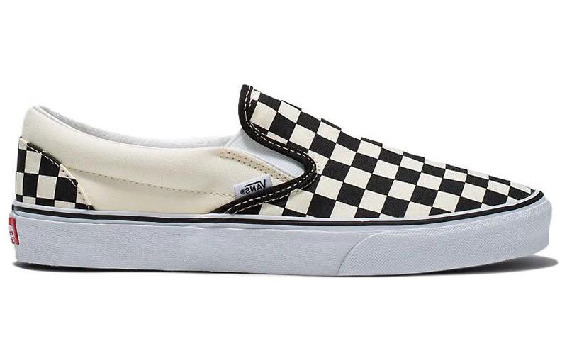Order Vans Classic Slip-On Jalur Lebar 'Putih Hitam' VN0A4BHOTYQ