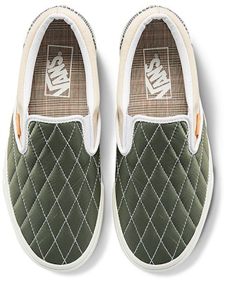 Vans Slip-On Unisex Pelbagai Warna 'Hijau Kelabu Terang' VN000XG88MZ Lookbook Vans Slip-On Unisex Pelbagai Warna 'Hijau Kelabu Terang' VN000XG88MZ