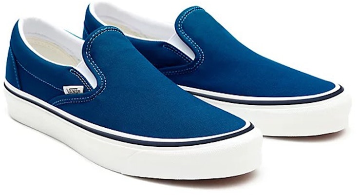 Vans Kasut Slip-on 'Biru Putih' VN0A3CST089 Lookbook Vans Kasut Slip-on 'Biru Putih' VN0A3CST089