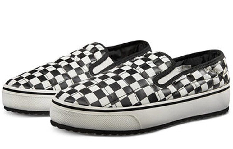 Order Vans 经典黑白滑板鞋 VN0A3TKRKAG