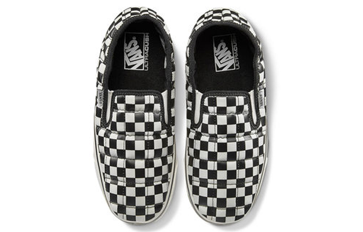 Lookbook Vans 经典黑白滑板鞋 VN0A3TKRKAG