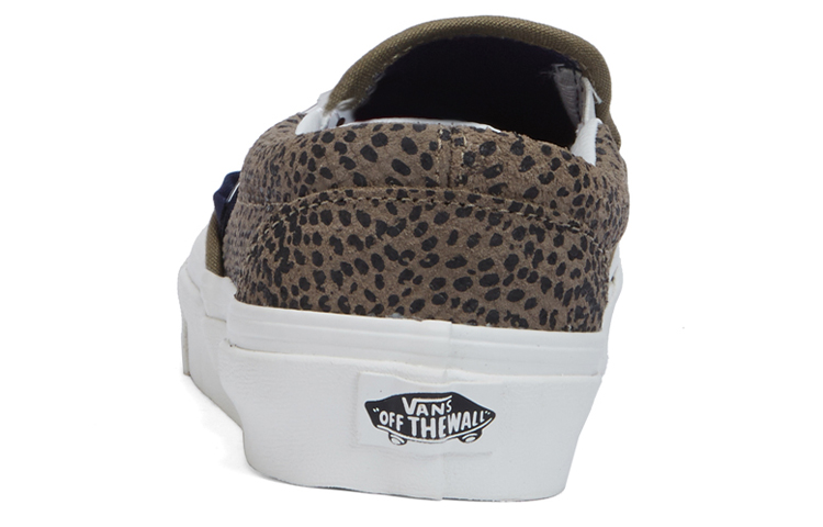 Shop Vans Slip-On Sneakers Kelabu Abu-Abu VN0000MEGYM