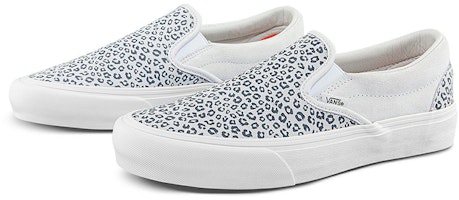 Vans Classic Slip-On VR3 LX 'Hitam Putih' VN0005VN5DV Order Vans Classic Slip-On VR3 LX 'Hitam Putih' VN0005VN5DV