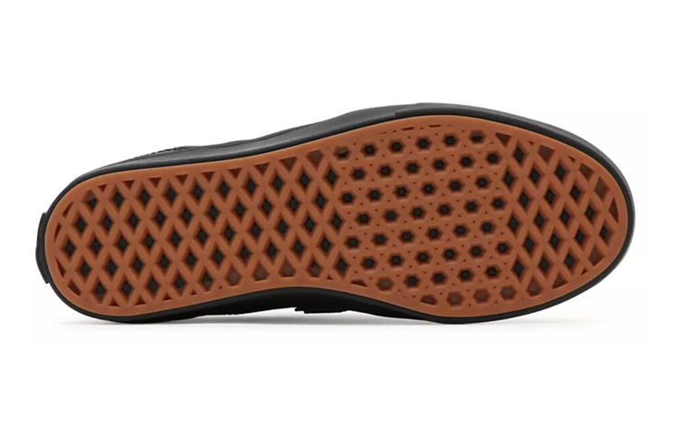 Shop Vans Classic Tumble Lowland Comfycush Zwart VN0A5HYZRZQ