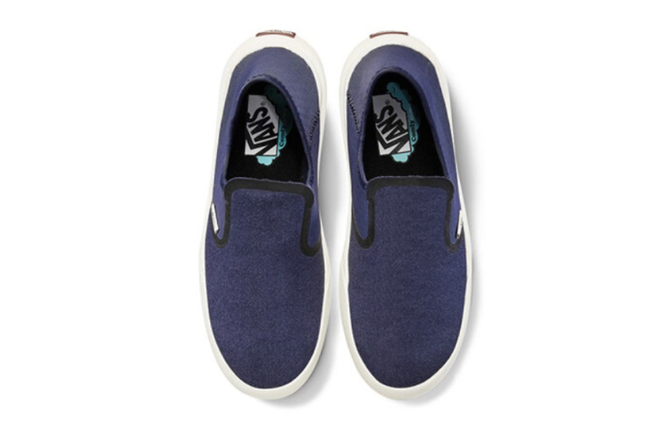 Lookbook Vans Comfy Cush Authentic Biru VN0A45J5ZGK