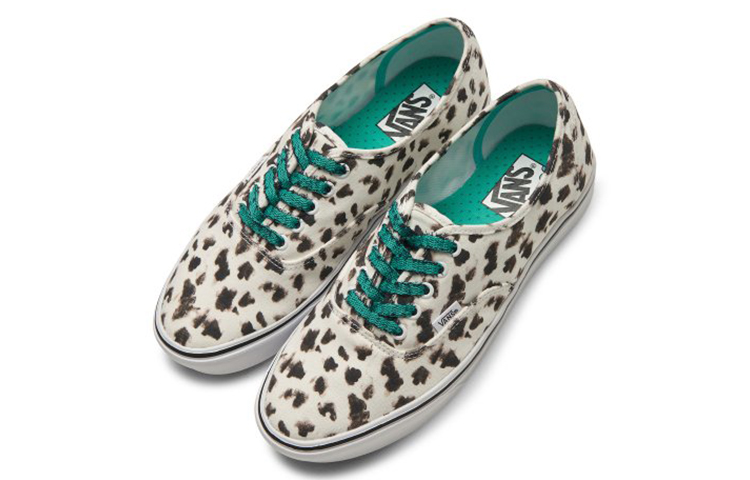 Order Vans ComfyCush Authentic 低筒休閒板鞋 男女同款 黑灰色