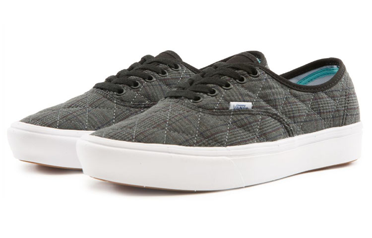 Lookbook Vans ComfyCush 真實舒適 休閒板鞋 黑