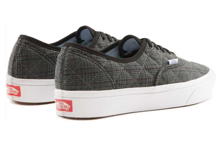 Shop Vans ComfyCush 真實舒適 休閒板鞋 黑