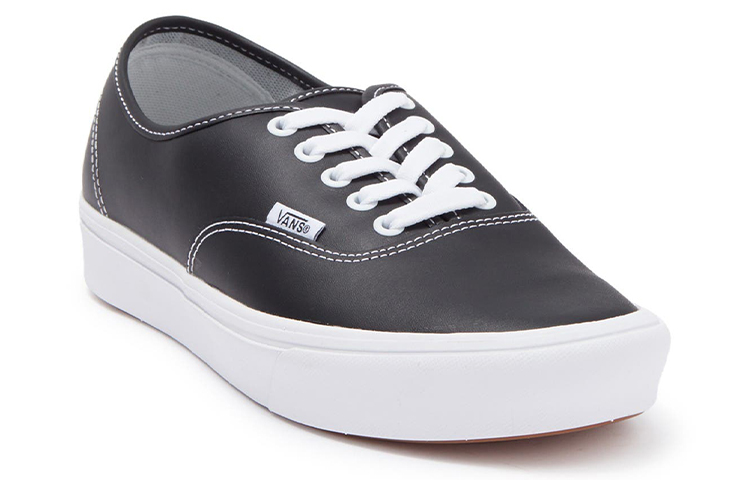 Lookbook Vans ComfyCush Leren Sneaker Zwart VN0A3WM7L3A