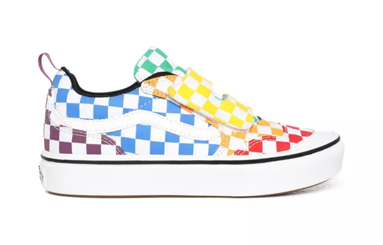 Shop Vans Comfycush New Skool V '黄蓝紫' 运动鞋 VN0A4U1PVLV