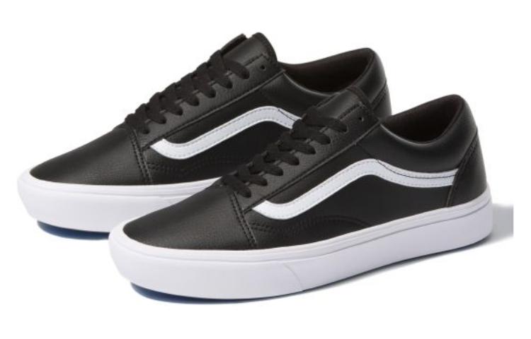 Lookbook Vans Comfycush Old Skool 'Classic Tumble - Hitam' VN0A3WMAP3O