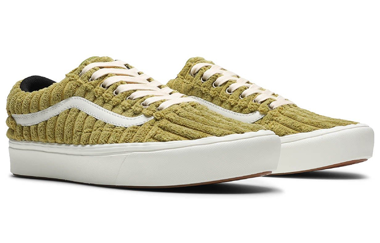 Lookbook バンズ コンフィクッシュ オールドスクール 「ジャンボコーデュロイ - ワカモレ」 VN0A3WMAVWY