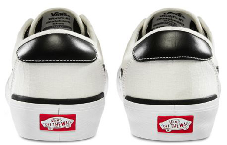 Shop Vans Chima Pro 2 復古 低筒專業滑板鞋 男女皆適 黑白