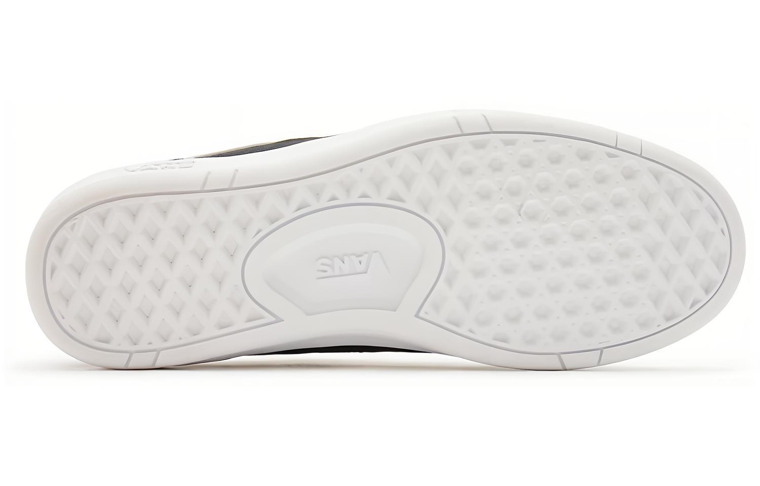 Shop バンズ クルーズ CC "ステイプル" 黒白 VN0A5KR5OS7