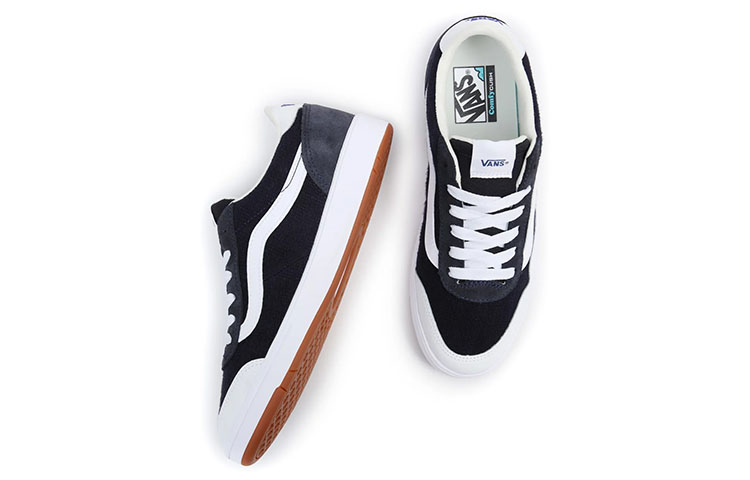 Shop Vans Cruze Too Comfycush 低筒休閒板鞋 男女同款 黑藍白