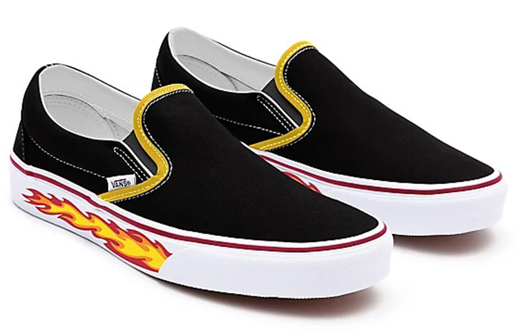 Lookbook Vans Personalizados Llama Slip-On Negro VN0A3CST035