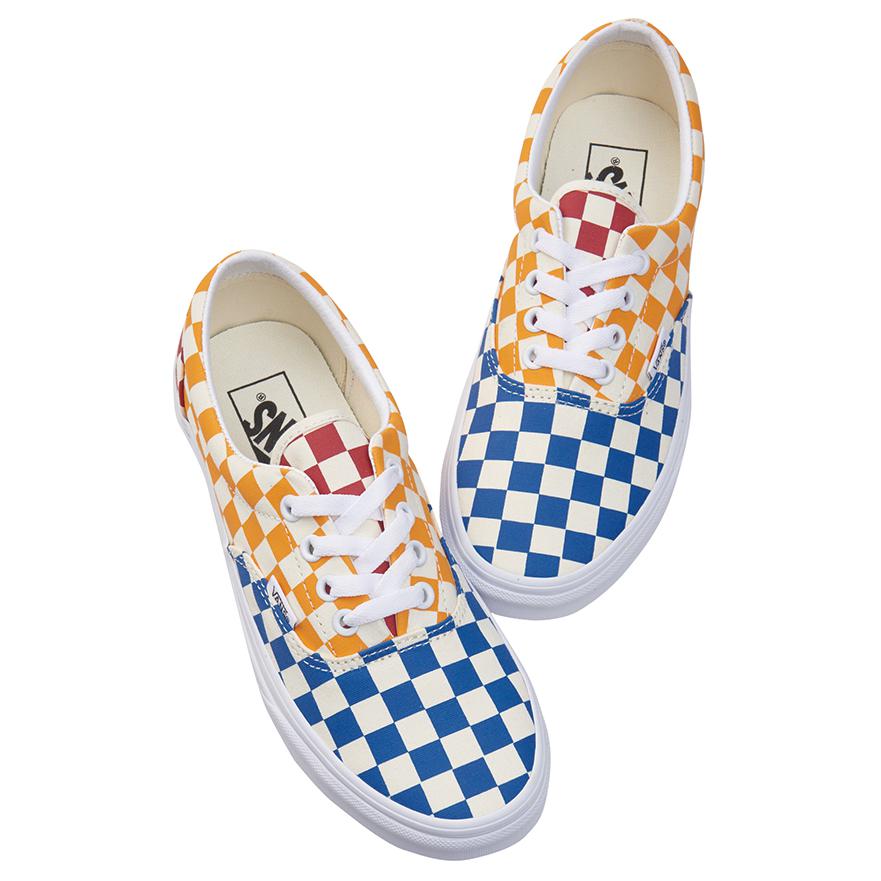 Shop Vansエラ マルチカラーチェッカーボード VN0A38FRVLV