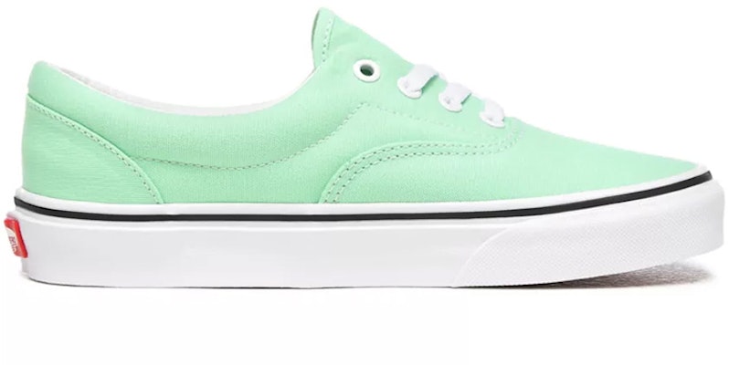Vans Era 低筒 板鞋 男女同款 綠 Lookbook Vans Era 低筒 板鞋 男女同款 綠