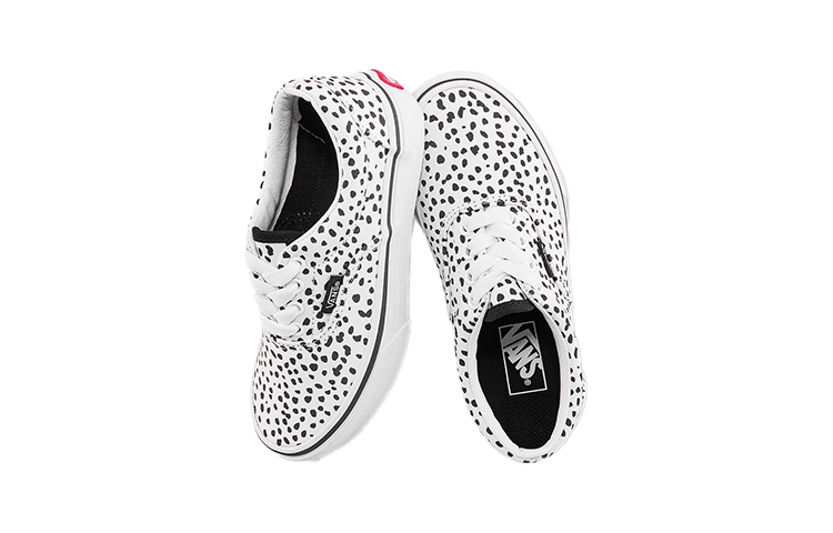 Shop Vans Era 低帮休闲滑板鞋 黑白色 VN000YMA6BT