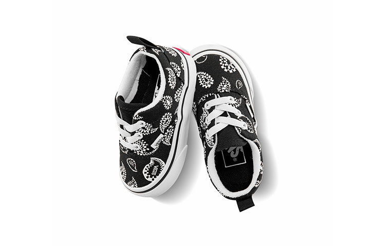 Shop Vans Era 低帮滑板鞋 黑腰果花“黑白色” VN0A4P39BLK