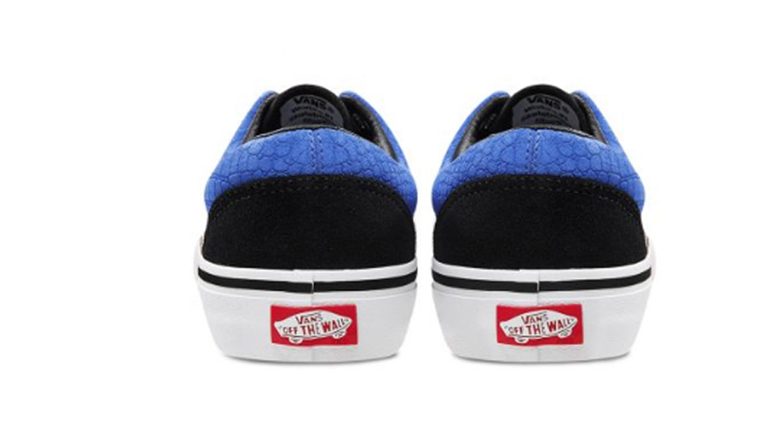 Shop Vans Era Pro 黑蓝色运动鞋 VN0A45JAUZE