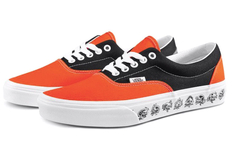 Lookbook Vans Era 骷髅印花复古休闲帆布鞋 黑橙拼色 'Black Orange' VN0A38FRT5M